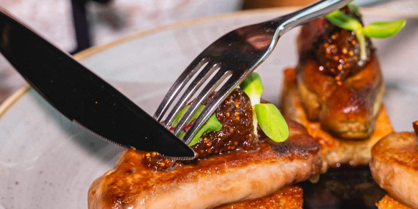 Ресторан и бар на крыше Up & Above в отеле The Okura Prestige Bangkok