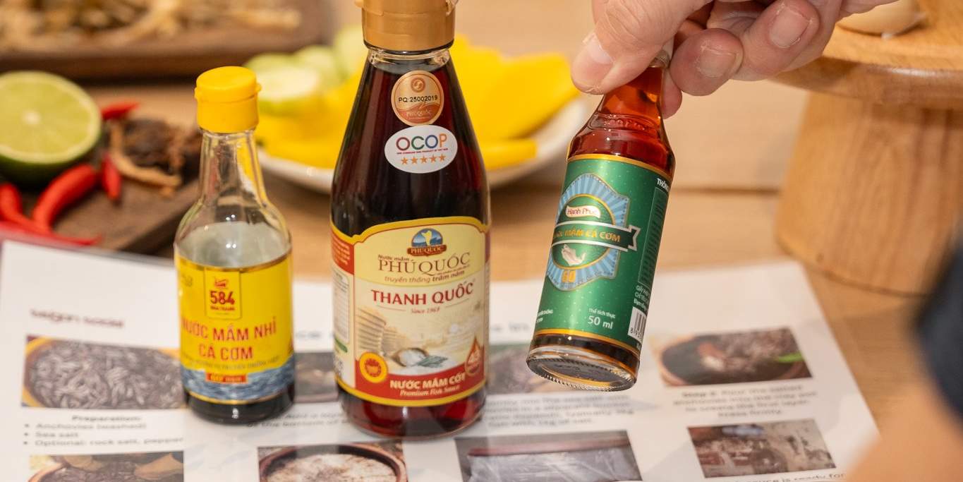 Primera degustación de salsa de pescado artesanal vietnamita en su tipo