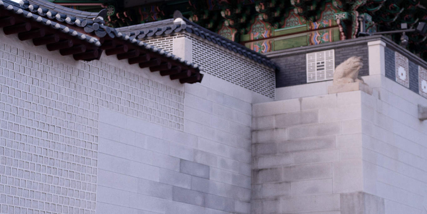 Experiencia Hanbok en el Palacio Gyeongbokgung: la Corea tradicional capturada con elegancia.