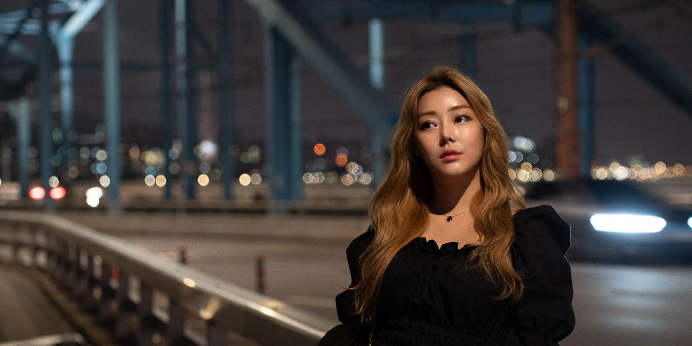 DDP-Nachtaufnahme für Paare & Einzelpersonen – schicke urbane Atmosphäre in Seoul.