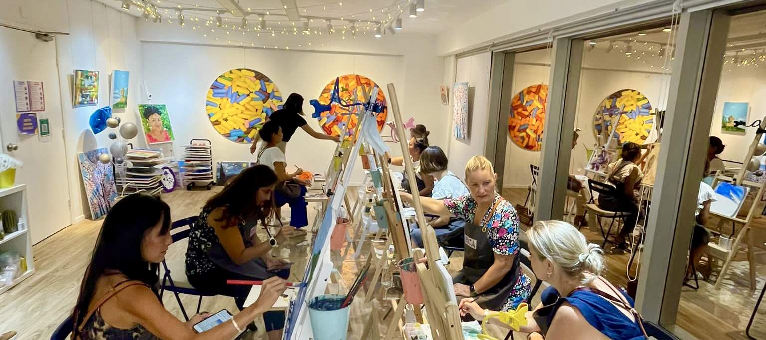 Rica Art Space - Acrylic art jamming workshop｜Texture painting workshop｜Art & Wine｜Wan Chai