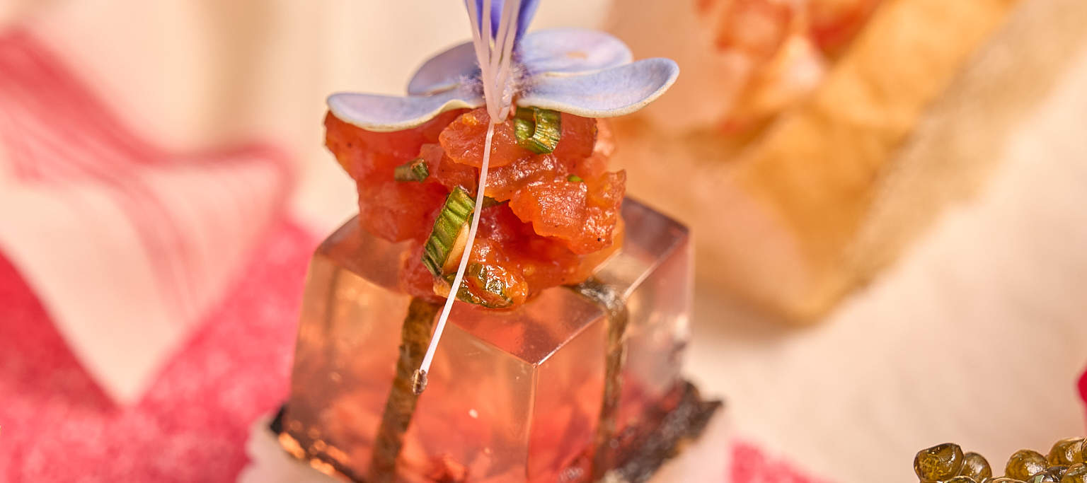 Set per il tè pomeridiano al Peacock Alley del Waldorf Astoria Bangkok