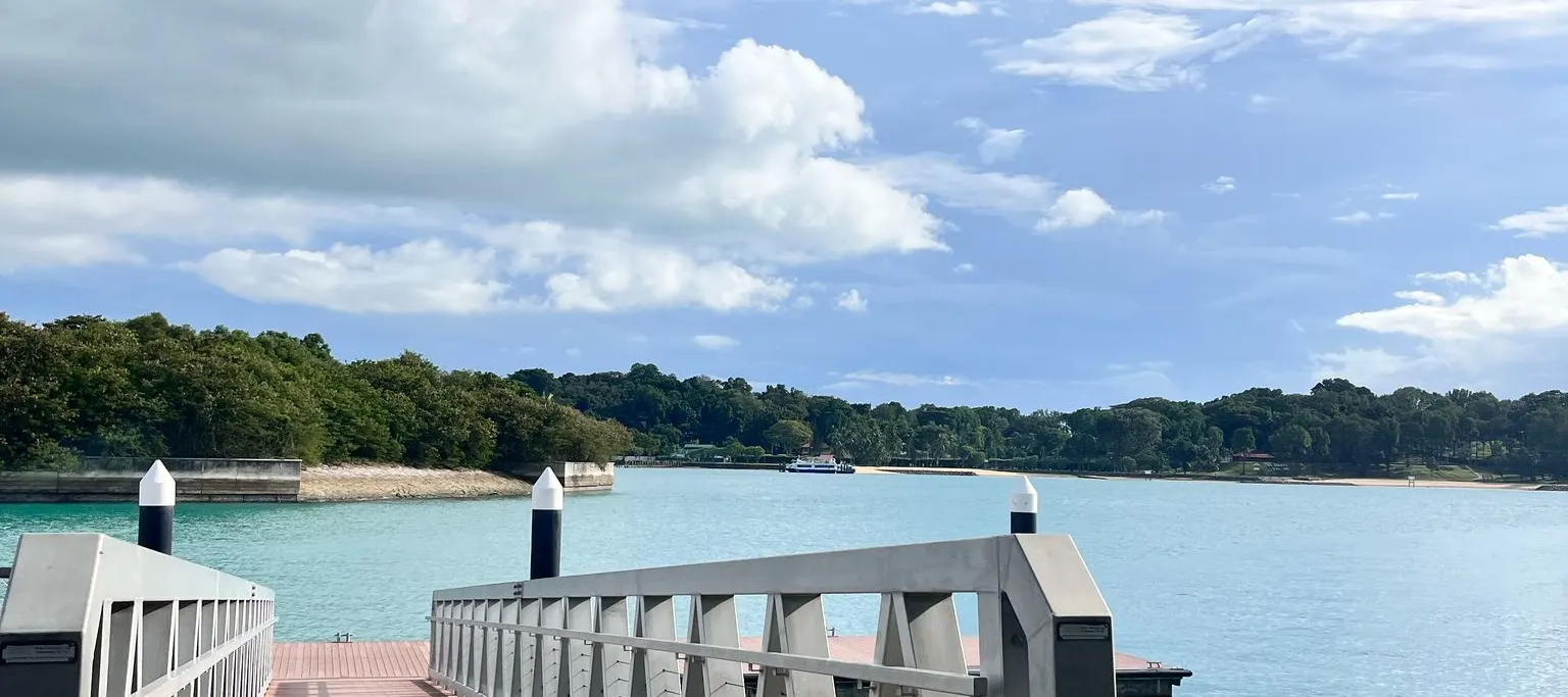 圣淘沙湾码头至拉撒路岛渡轮服务（由 YachtCruiseSG 提供）