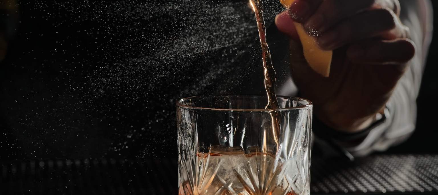 Cocktail Bar trên tầng 35 tại Penthouse Bar + Grill, Park Hyatt Bangkok