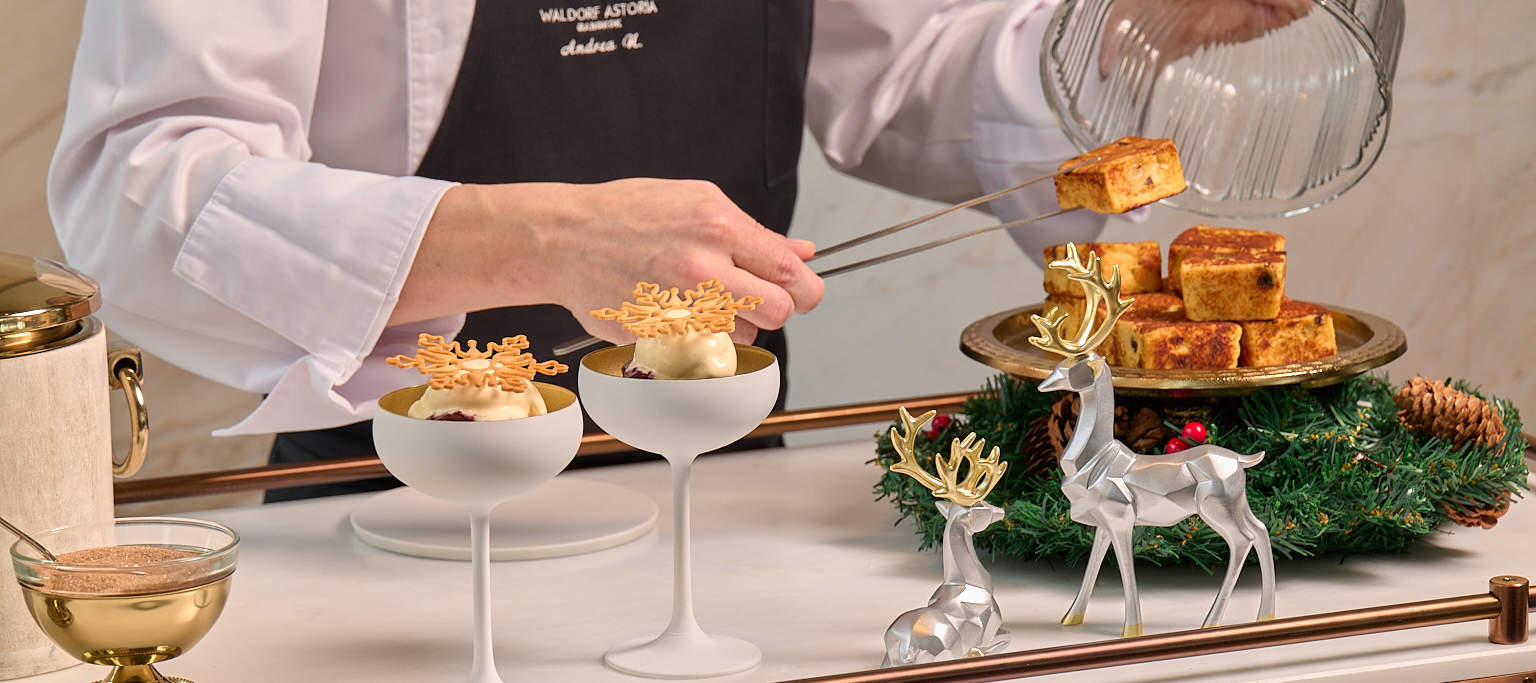 Set per il tè pomeridiano al Peacock Alley del Waldorf Astoria Bangkok