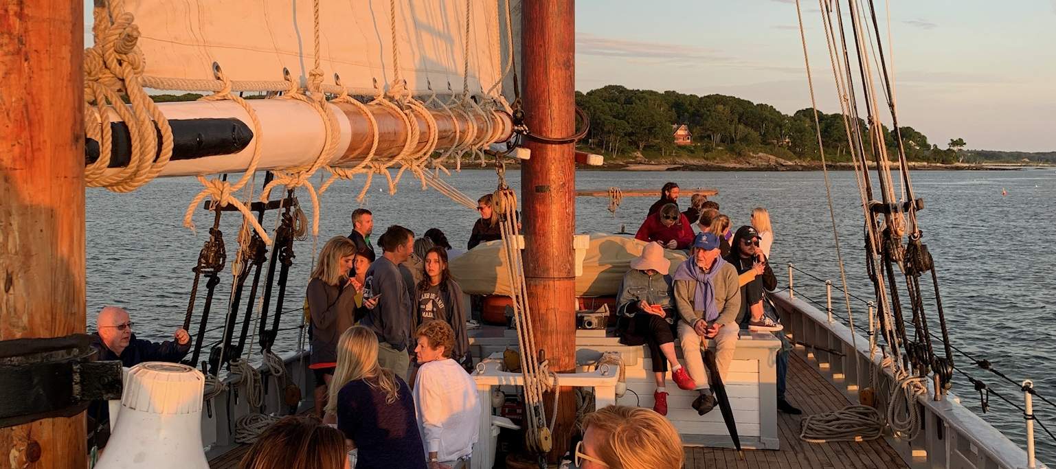 Sunset Windjammer Cruise Sepanjang Pantai Portland, Maine