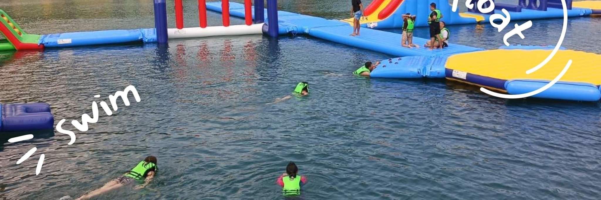 Der aufblasbare Abenteuerspielplatz der Floater