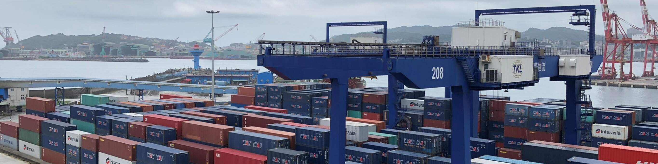 Khung cảnh làm việc tại bến tàu là như thế nào?