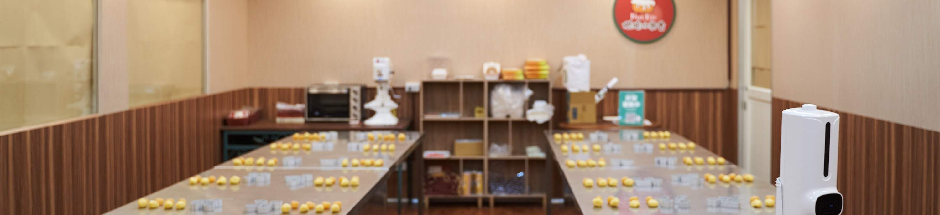 [Authentic Souvenir Experience] Taichung Nine Sun Sun Cake & Pineapple ...