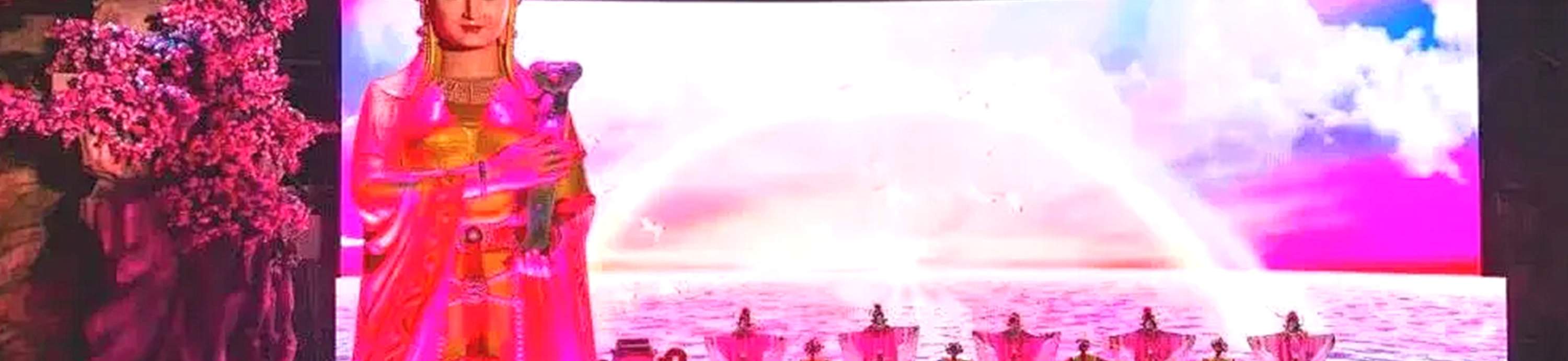 最后，送祝福的财神爷和缓缓升起的18米妈祖像，更让我们感受到了信仰的力量