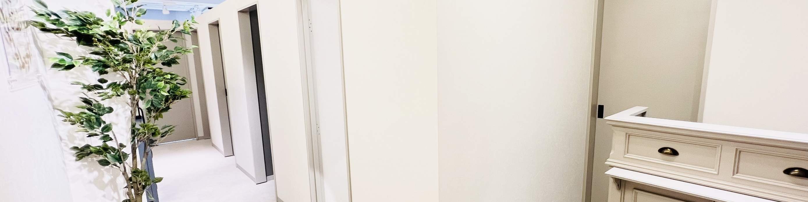 池袋站東口步行4分鐘【距離池袋PARCO僅步行3分鐘♪】店內提供多種海外配件，在套餐範圍內即可選擇