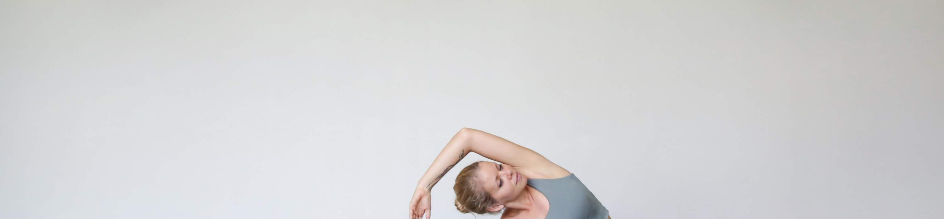 Một người tập yoga ở Bali