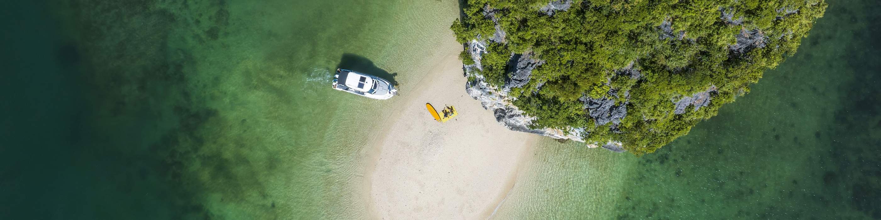 Tour al tramonto nella Baia di Ha Long su yacht privato di lusso