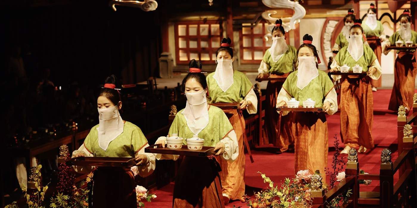 滁州御礼宴・琅琊楽宴（古風な背景の没入型食事＋古風な歌と踊りのパフォーマンス＋美食復刻君王宴＋君王が音楽を楽しむ瞬間を再現＋オプションで古代衣装の着付け体験）