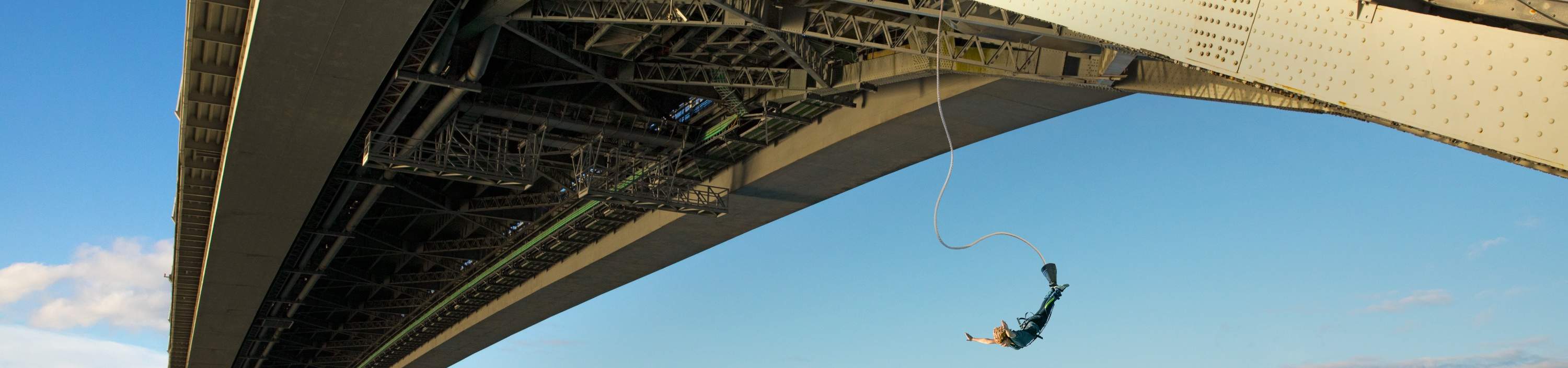 Nhảy bungy cầu cảng Auckland