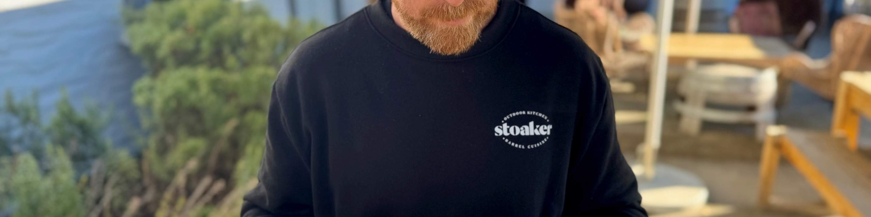 Makan tengah hari mewah 5 hidangan yang dimasak dalam tong wain dengan wain yang sepadan