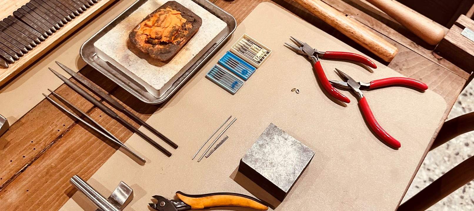 Colored Gemstone Setting Course