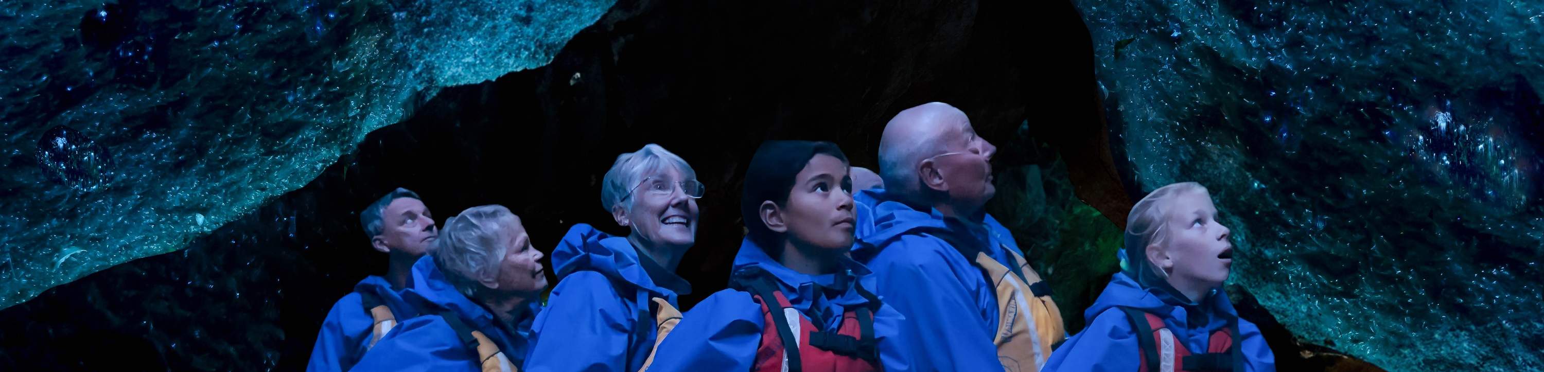 ทัวร์ล่องเรือแคนูลำใหญ่ชมแสงดาว ในโรโตรัว