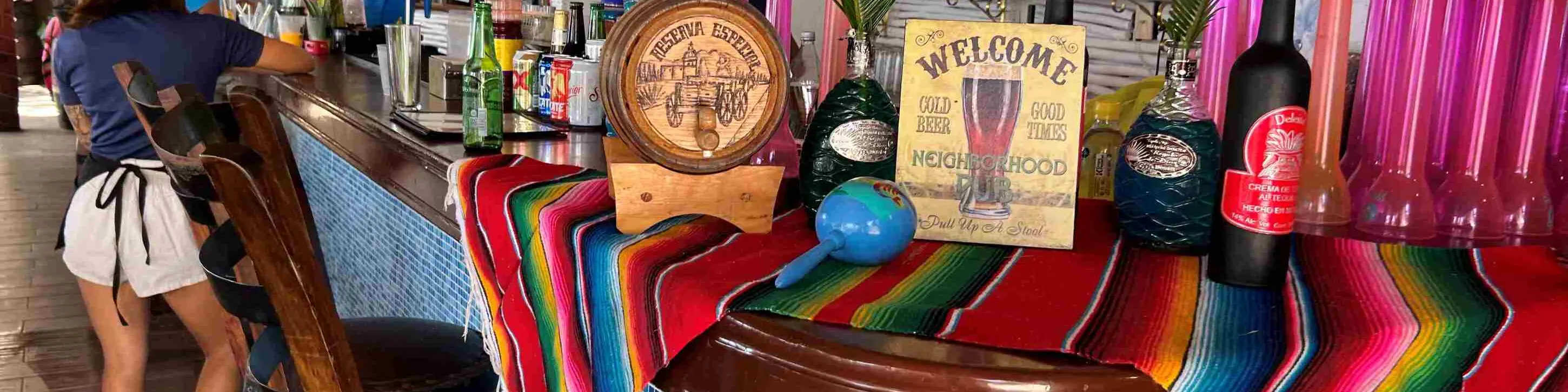 美味午餐加四小时无限畅饮——所有这些都近在碧蓝海水边