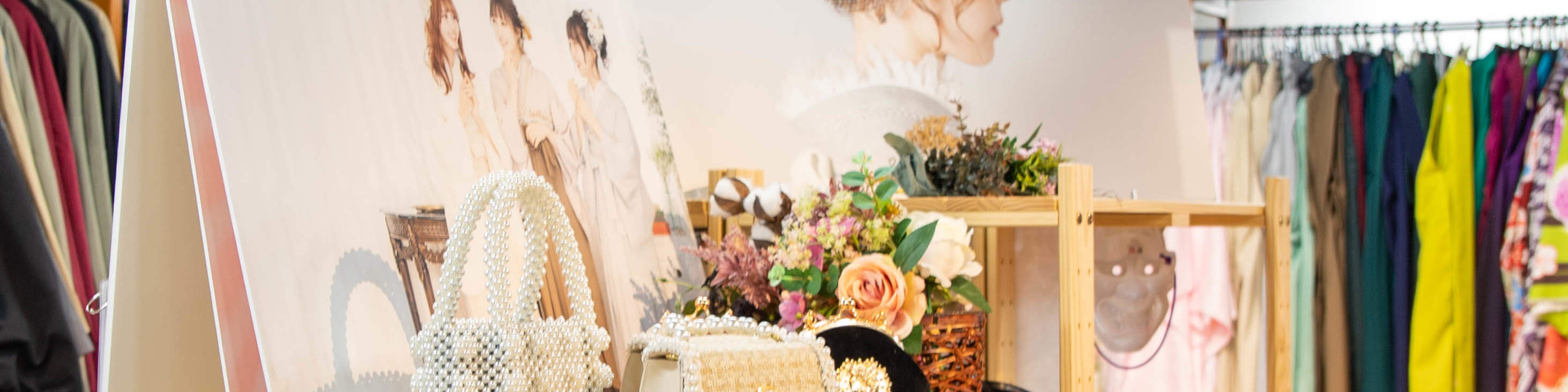 เลือกสรรดีไซน์ สีสัน และเครื่องประดับมากมาย พร้อมรับคำแนะนำจากสไตลิสต์เพื่อสร้างสรรค์ลุคที่โดดเด่นไม่เหมือนใคร