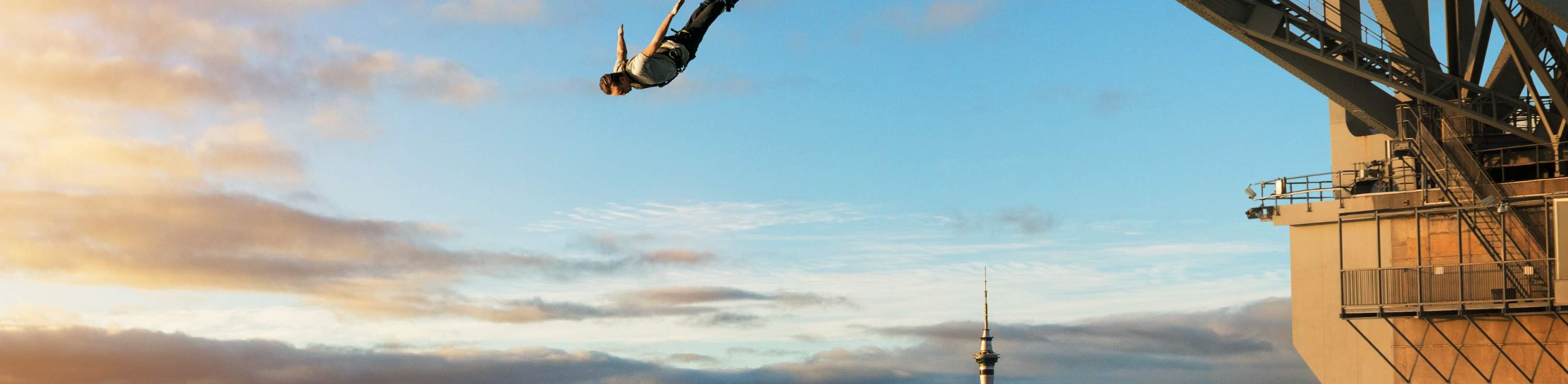 Nhảy bungy ngắm cảnh thành phố Auckland