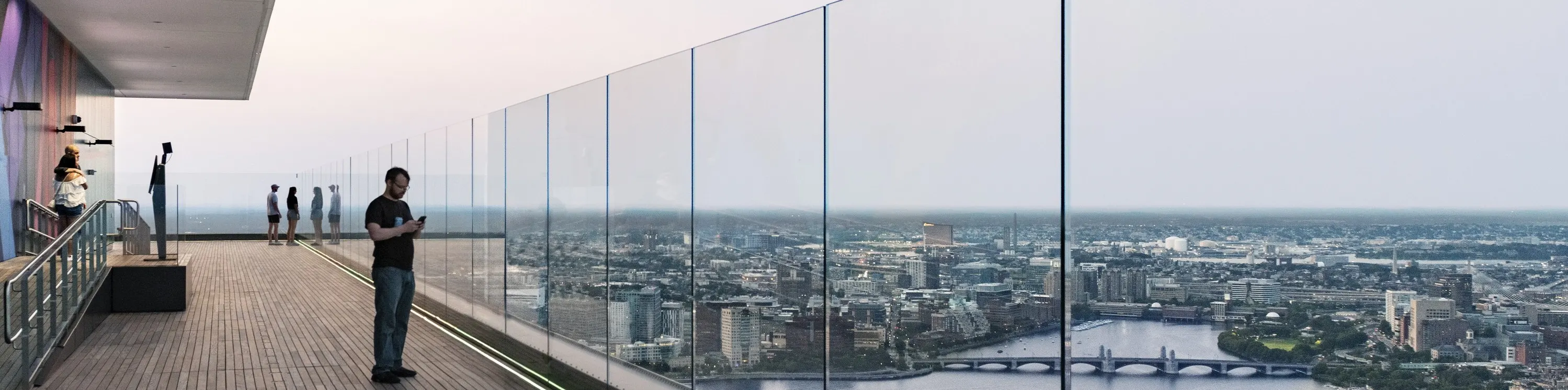 在波士顿观景台（View Boston Observatory）顶端欣赏令人叹为观止的城市景观