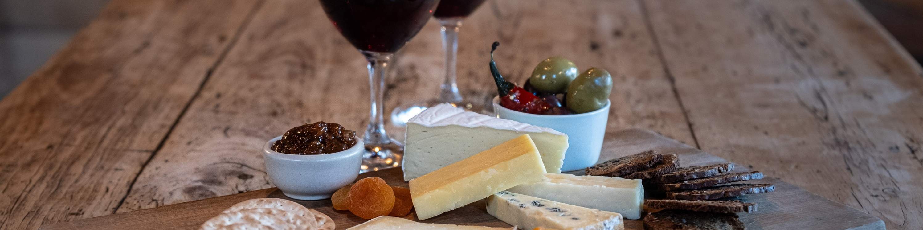Сырная тарелка для сопровождения дегустации вин