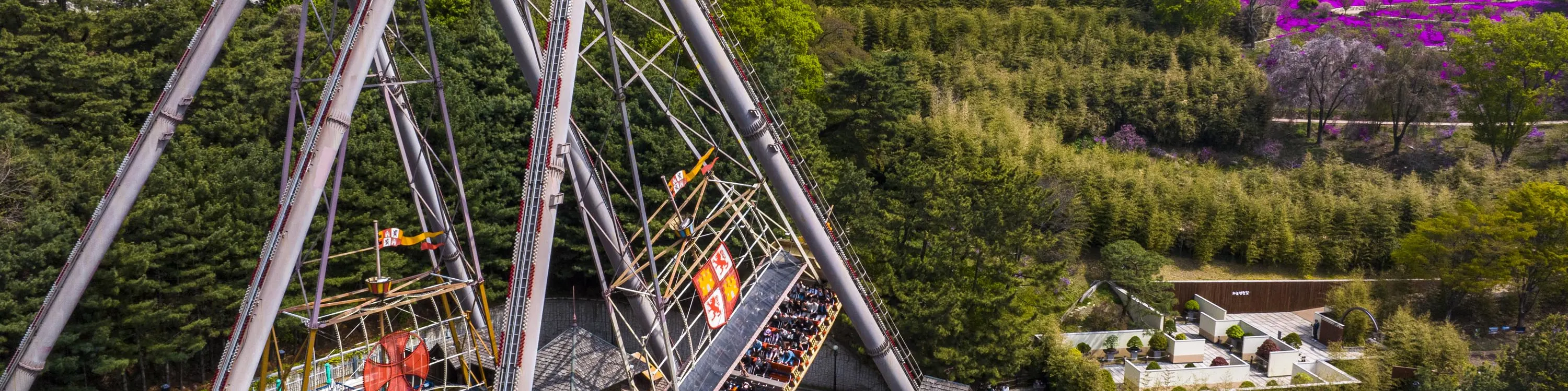 Feel the rush of the open sea as the Viking swings higher and higher, sending your heart soaring with every drop!