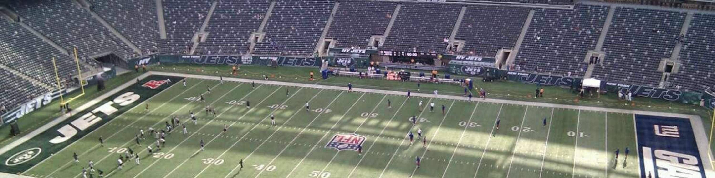 Saksikan setiap pergerakan dalam perlawanan dengan tempat duduk Long Side Upper