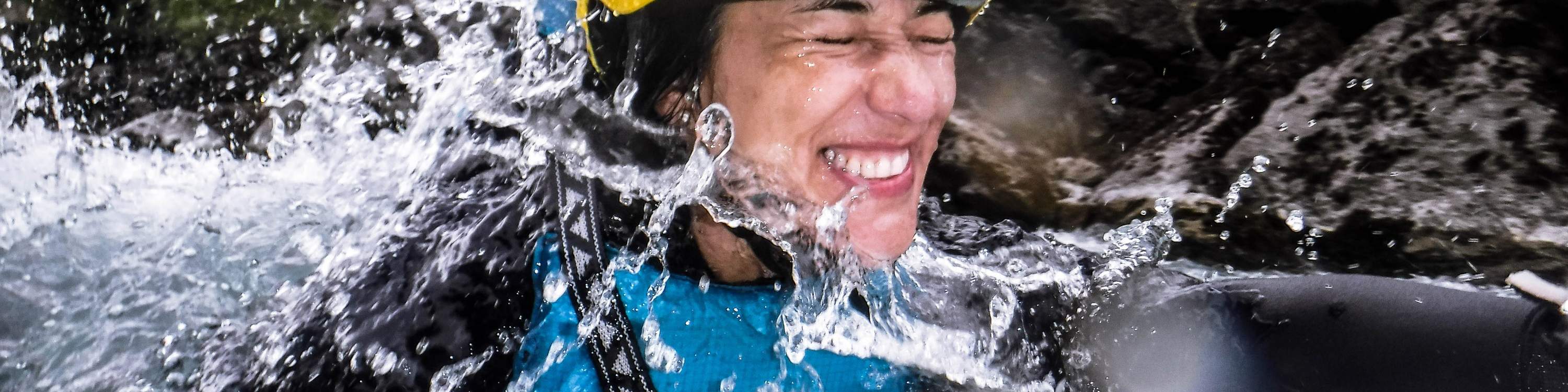 Surf en rivière sur les rapides d'eau vive à Queenstown
