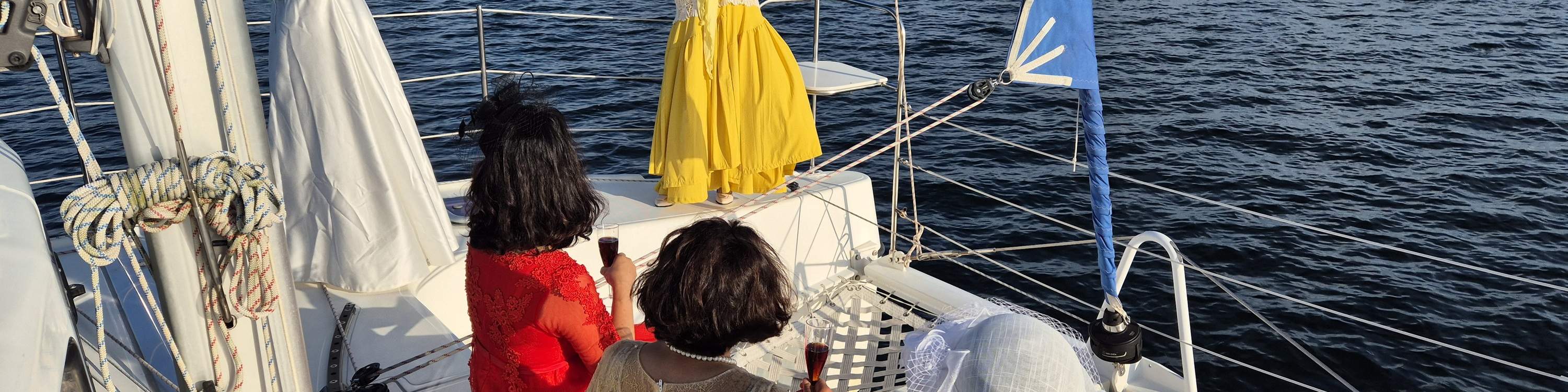 Il catamarano offre una stabilità eccezionale, permettendoti di goderti il mare di Yeosu in tutta comodità anche durante la navigazione.