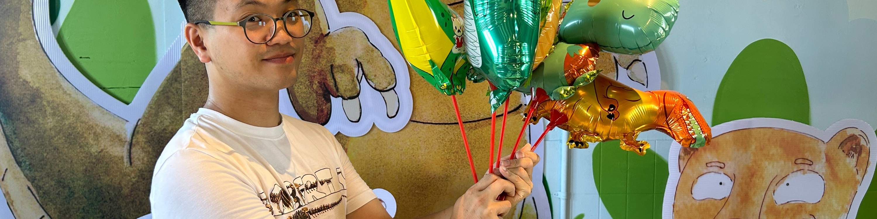 Belon berbentuk dinosaur