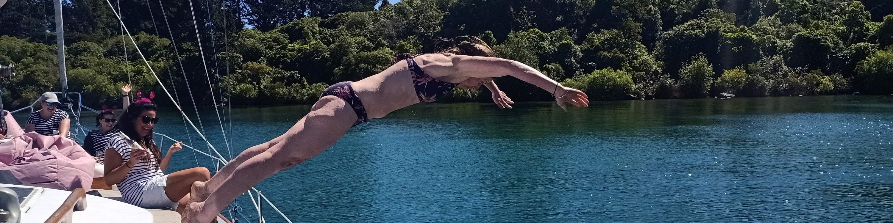 Kindred Spirit - Sculture rupestri Māori Esperienza in barca a vela classica