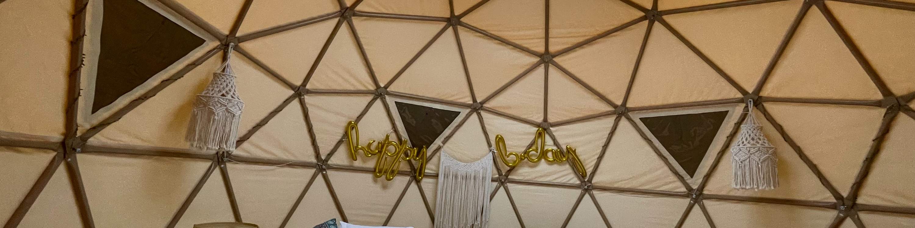 Глэмпинг в «Юэ Е»