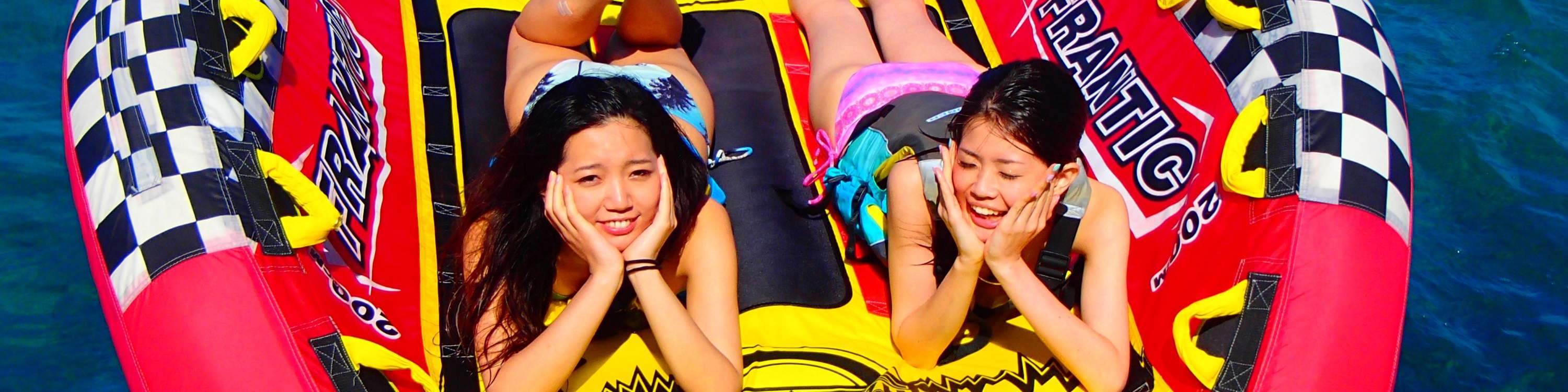 [Snorkeling + 2 Jenis Aktiviti Air] Buka kunci pelbagai aktiviti air yang mengujakan! Snorkeling meneroka dunia bawah laut terumbu karang yang berwarna-warni, dan juga boleh mencabar banana boat, tilam tarik dan permainan yang kaya, nikmati masa riang di 