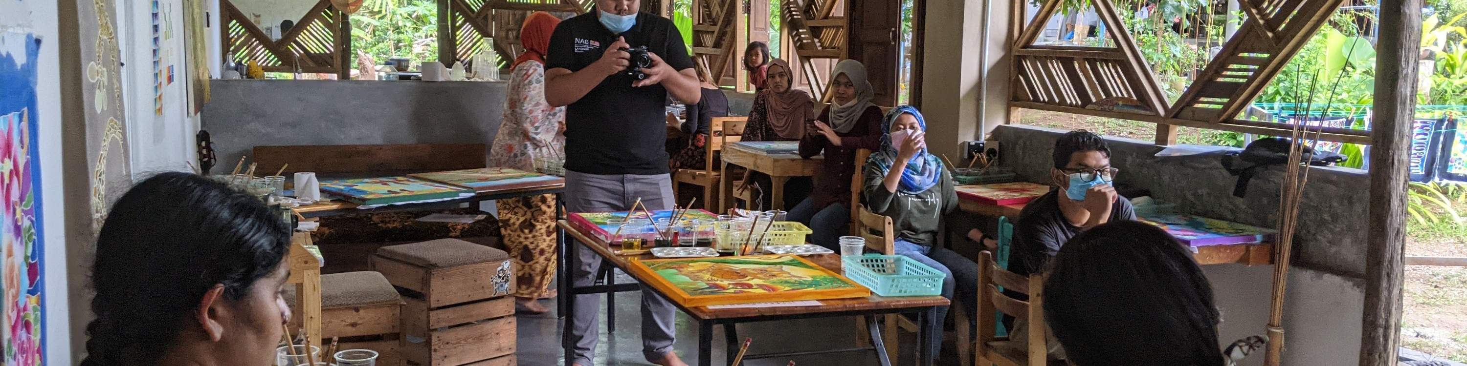 Групповая роспись батиком