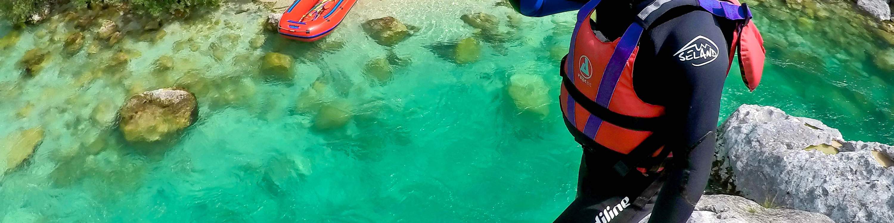 Pengalaman Berakit di Soca River