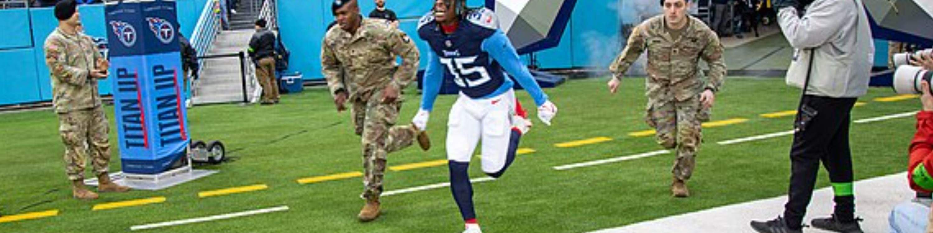 Pertandingan Sepak Bola Tennessee Titans di Nissan Stadium