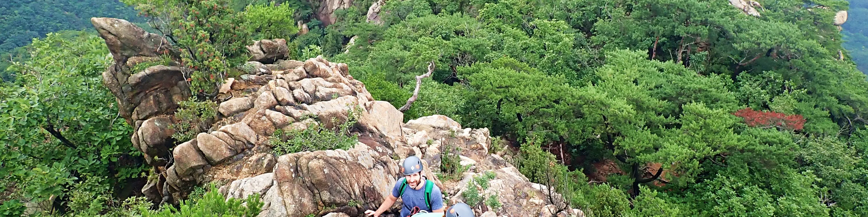 在首尔附近的山脊上体验真正的攀岩之旅