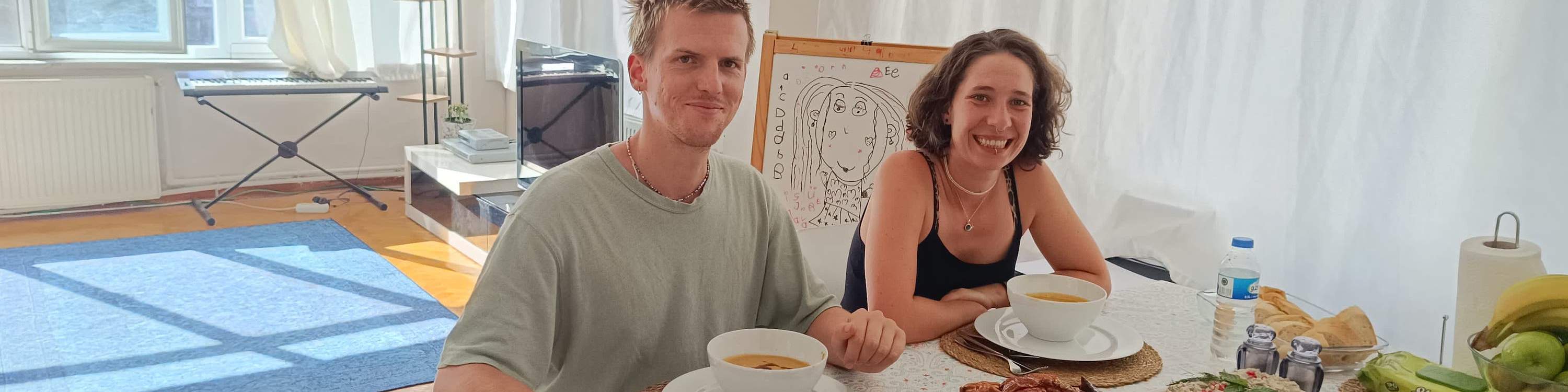 Autentica lezione di cucina vegana turca con mamma e figlia del posto