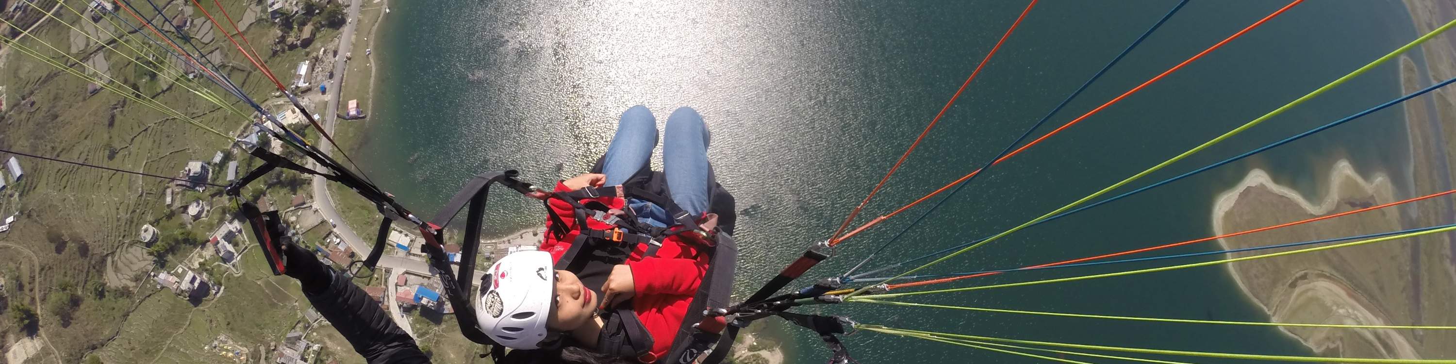 高空惊险刺激：蹦极、滑翔伞和漂流日