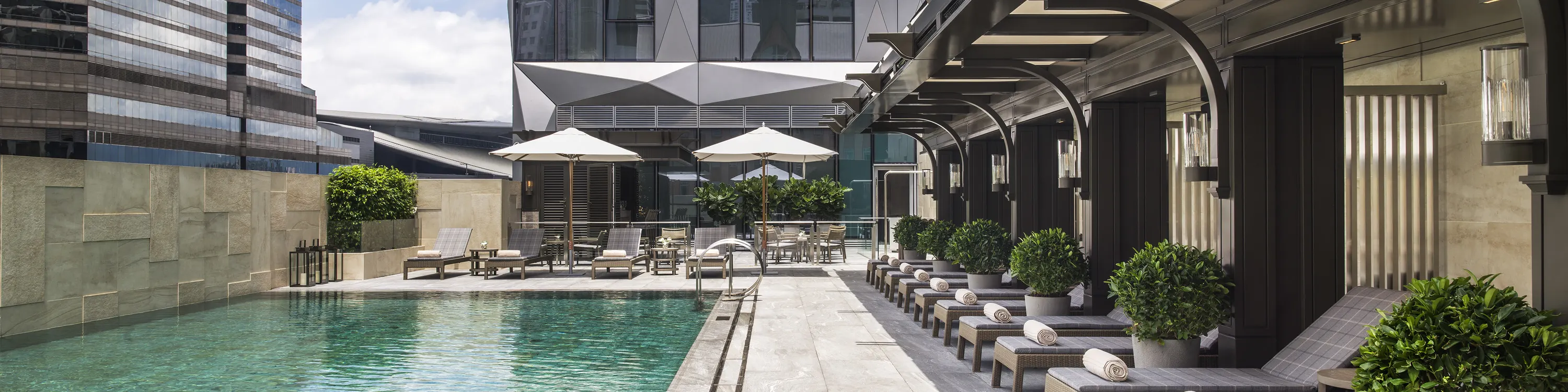 室外温水泳池 The Verandah Pool