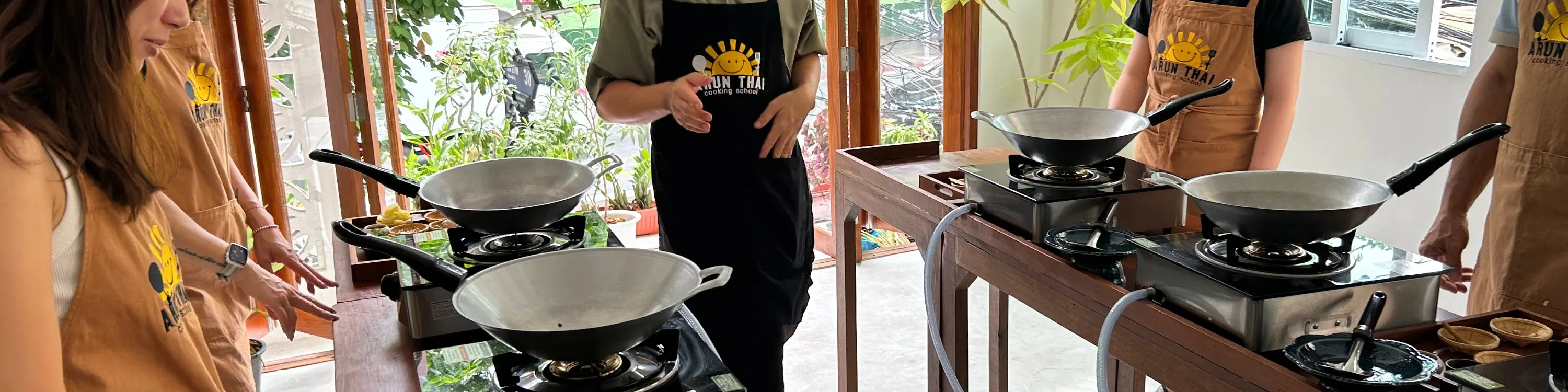 Arun 泰式烹饪课程，含市集导览和嘟嘟车之旅