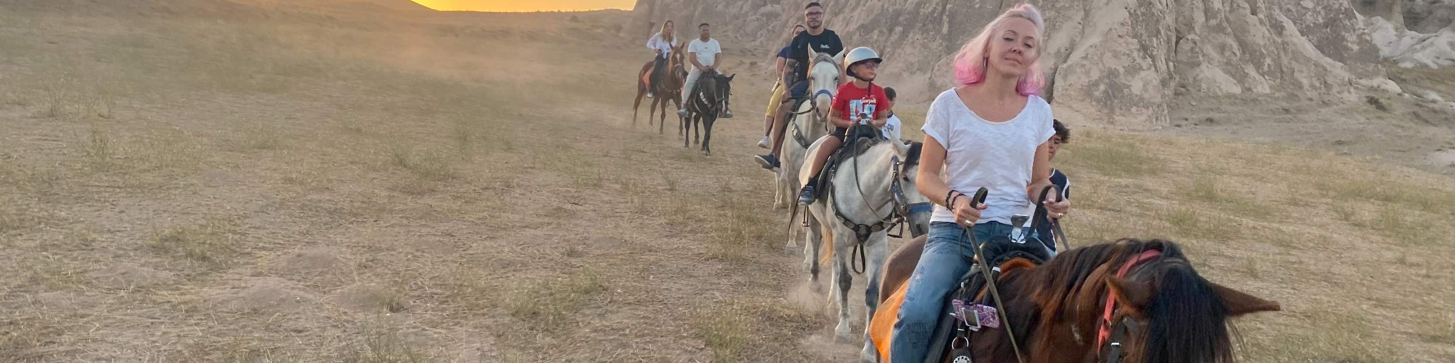 Randonnée guidée à cheval dans les cheminées de fées en Cappadoce