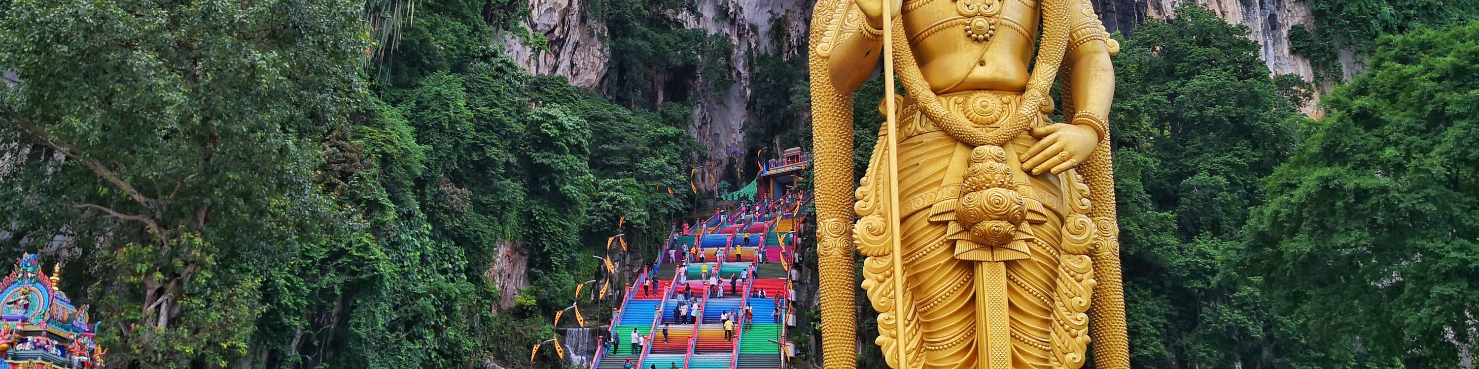 Kuala Lumpur Car Rental with Driver to Petronas Twin Tower and more 