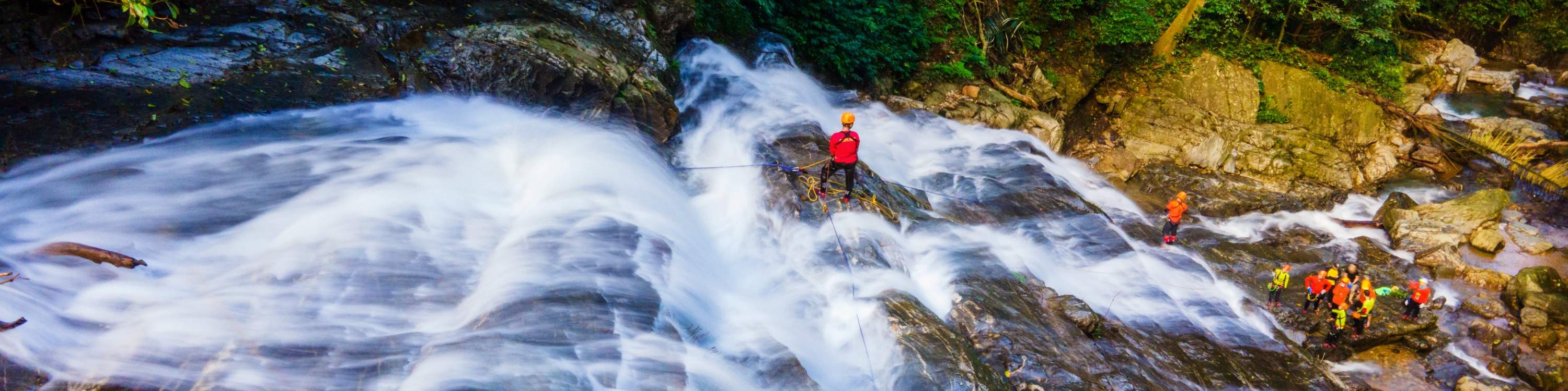 參加廣平省峰牙己榜國家公園陽琴瀑布一日遊