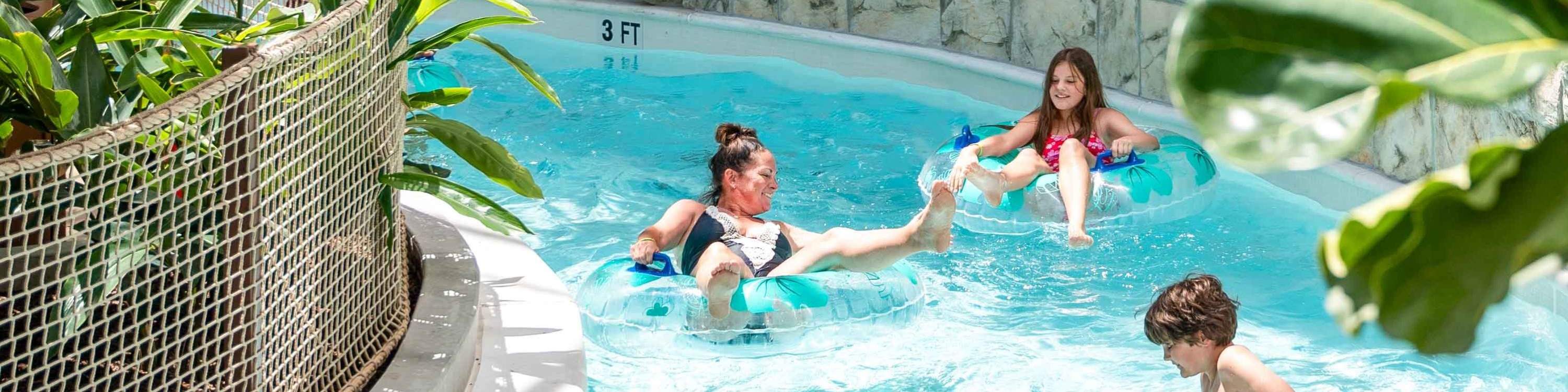 Biarkan arus membawa Anda menyusuri Island Drift Lazy River