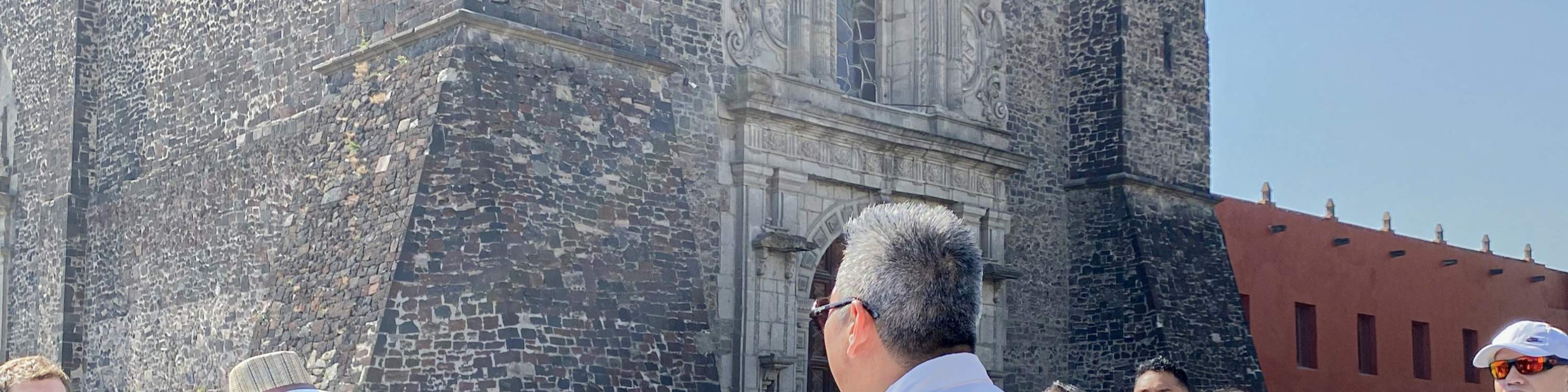 テオティワカン遺跡＆グアダルーペ大聖堂ガイド付きツアーと気球体験