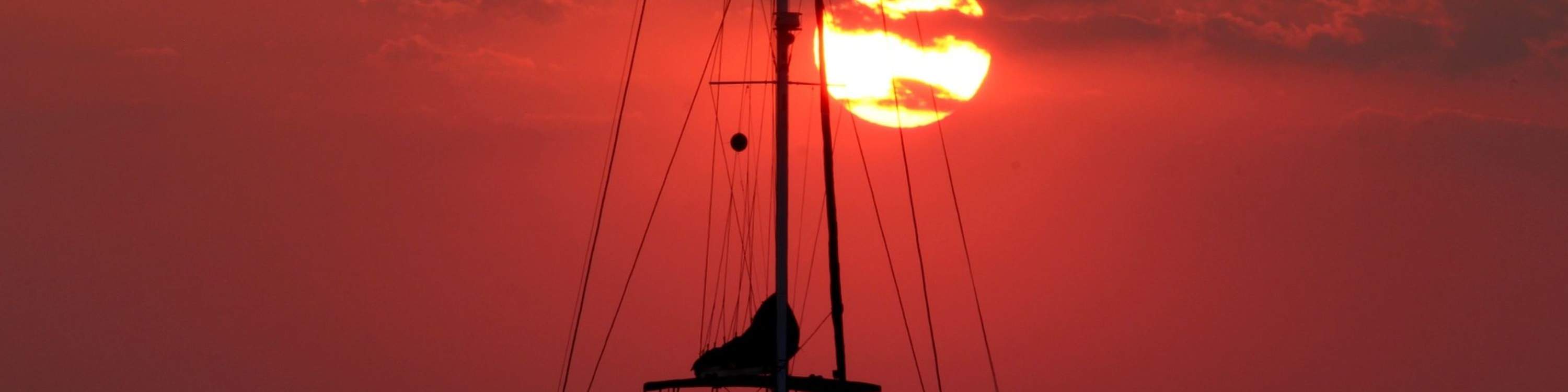 Admirez la beauté époustouflante d'un coucher de soleil légendaire de Key West en mer