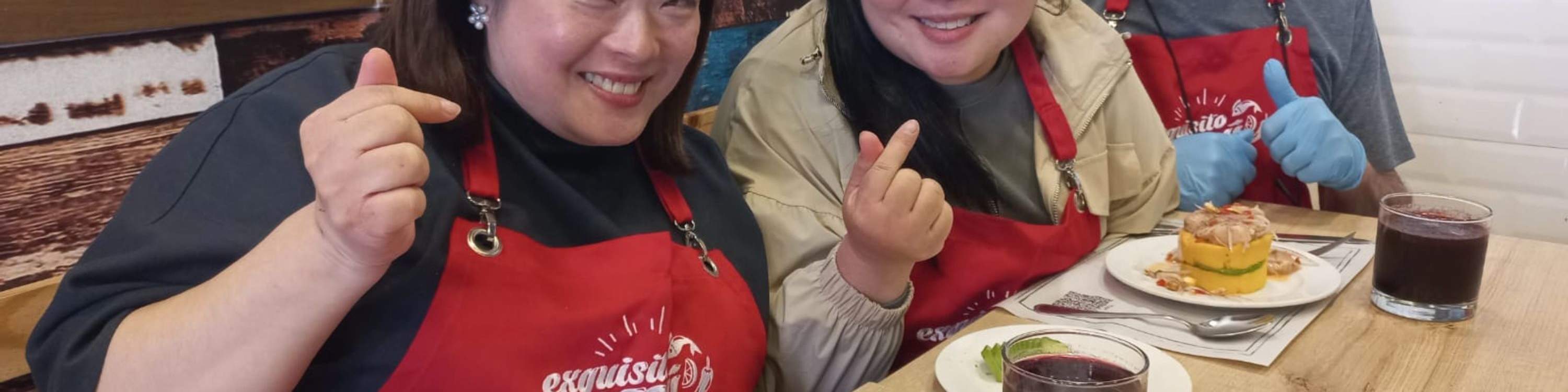 Приготовьте и смешайте свой освежающий коктейль писко сауэр под руководством опытного местного бармена.